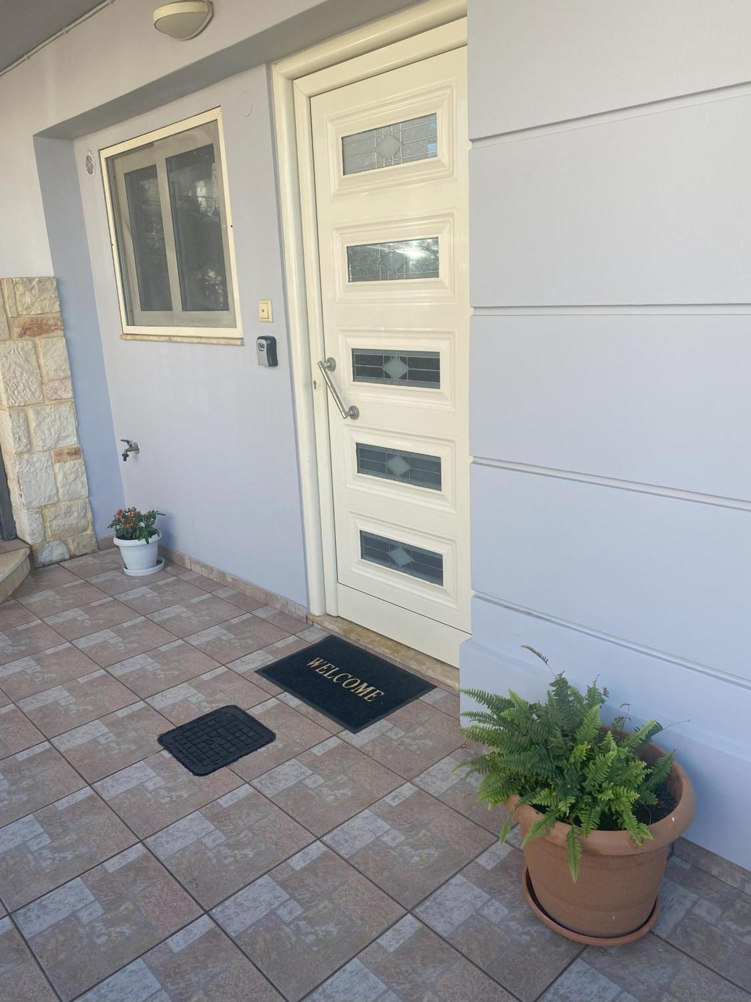 New Unique Apartment In Heraklion Bagian luar foto