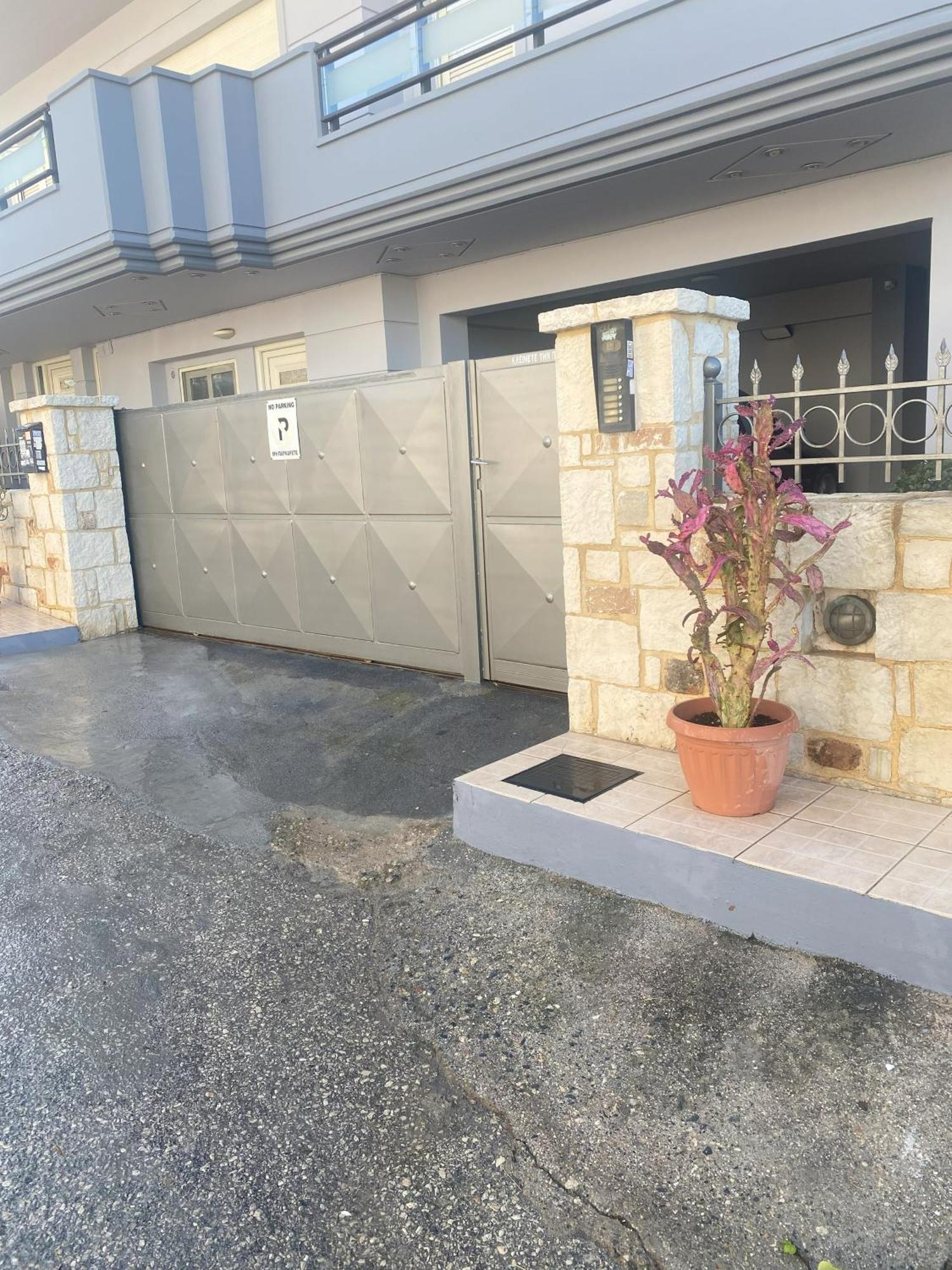 New Unique Apartment In Heraklion Bagian luar foto